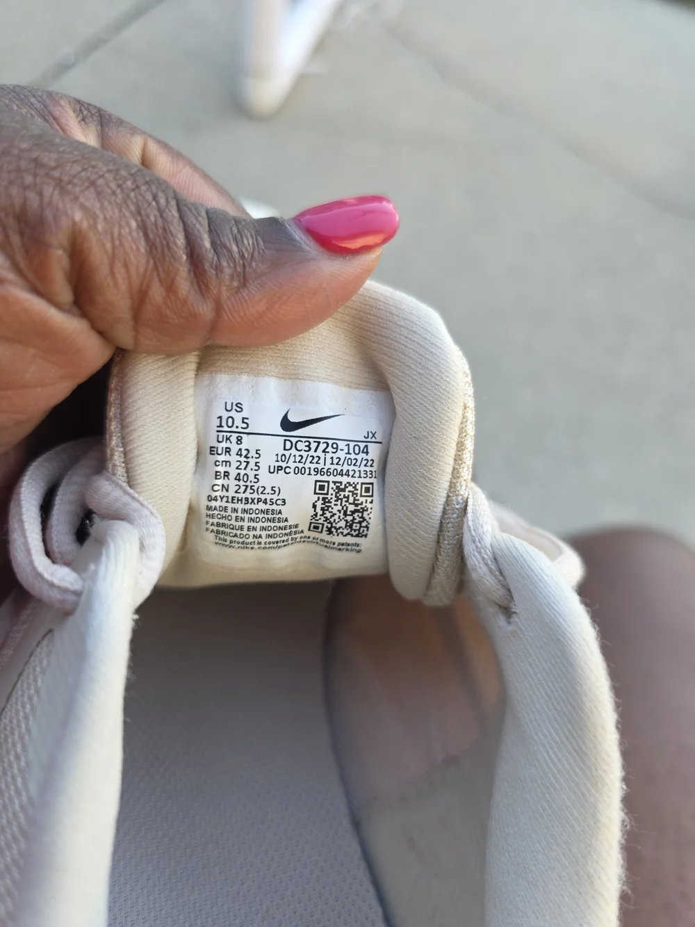 Nike Women's Beige Lightweigt Sneaker  Size 10.5 - Picture 10 of 15
